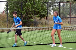 Молодые теннисисты Крыма занимаются рядом со львами