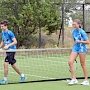 Молодые теннисисты Крыма занимаются рядом со львами
