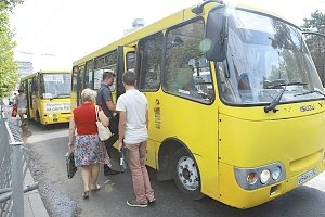 Бахарев пообещал «пустить» в Симферополь перевозчиков с материка