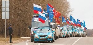 На автомобилях, яхтах, самолётах и конях: в Крыму проходит пробег, посвящённый 90-летию ДОСААФ