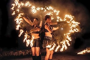 В Коктебеле состоялся второй фестиваль огненных театров «Крым Fire-fest»