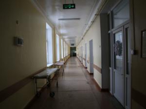 Мужчиной, напавшим в Керчи с ножом на сотрудника «скорой», теперь займутся медики