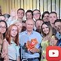 Студентка КФУ подарила Президенту России игрушечного тигренка
