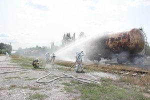 Крымские спасатели ликвидируют условную аварию на «Крымской железной дороге»