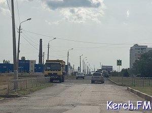 Грузовики «ВАД» разрушают дорогу на Ворошилова в Керчи