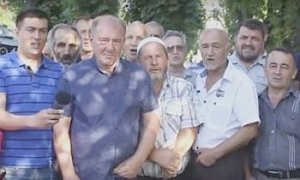 В "день незалежности" меджлисовские бандиты устроили безнаказанную сходку у танка-памятника в Симферополе