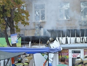 Торговые павильоны в Севастополе охватил пожар