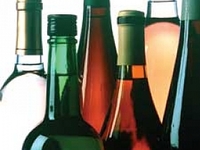 У одного из симферопольских предпринимателей изъяли почти 200 бутылок нелегального алкоголя