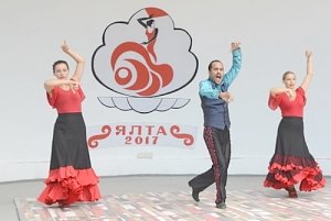 Летняя эстрада Никитского сада приняла лучших исполнителей фламенко