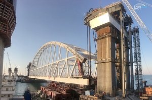 Железнодорожную арку Керченского моста завели в створ