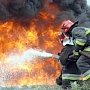 Спасатели эвакуировали из горящего дома 25 человек