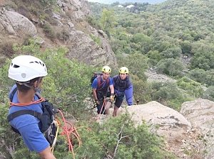 Крымские спасатели эвакуировали трёх туристов с опасного склона горы Аю-Даг
