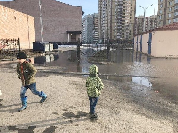 Тюмень. После обращения к депутату Тюменской городской Думы Александру Чепик в микрорайоне «Заречный» на 2018 год запланировано благоустройство территории