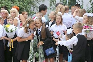 Керченские власти посетили торжественные линейки в школах