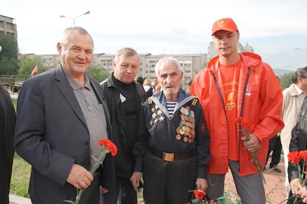 Забайкальские коммунисты отдали дань памяти павших воинов в годовщину окончания Второй Мировой войны