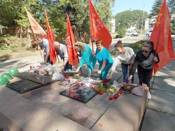 Приморский край. Коммунисты города Артема провели автопробег в честь 72-ой годовщины окончания Второй мировой войны