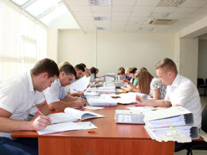 Более 60 специалистов Госкомрегистра сдадут экзамены, чтобы стать государственными регистраторами, — Спиридонов