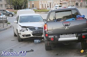 В Керчи на Чкалова произошла авария, улицу перекрыли