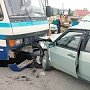 В Судаке пассажирский автобус влетел в «легковушку», есть пострадавшие
