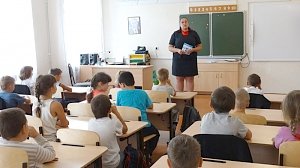 Сотрудники Госавтоинспекции Севастополя встретились с первоклассниками школы-интерната № 4
