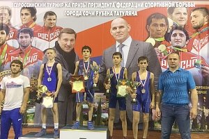 Сборная Крыма завоевала 7 медалей в первенстве ЮФО по вольной борьбе между юношей до 16 лет