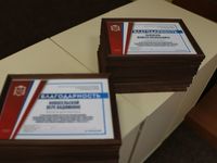 Дмитрий Полонский вручил благодарности за содействие в подготовке и проведении фестиваля «Книжные аллеи» и медиафорума «Открытый Крым»