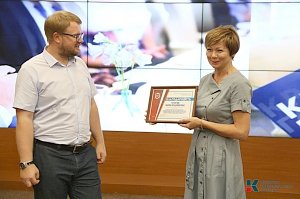 В Симферополе наградили соорганизаторов фестиваля «Книжные аллеи»