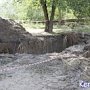 В Керчи на Заречной коммунальщики оставили открытой огромную яму