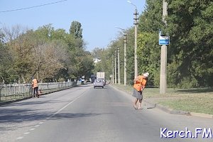 В Керчи на Кирова коммунальщики вышли на субботник