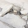В Керчи почти полгода не могут заасфальтировать яму, где провалился асфальт
