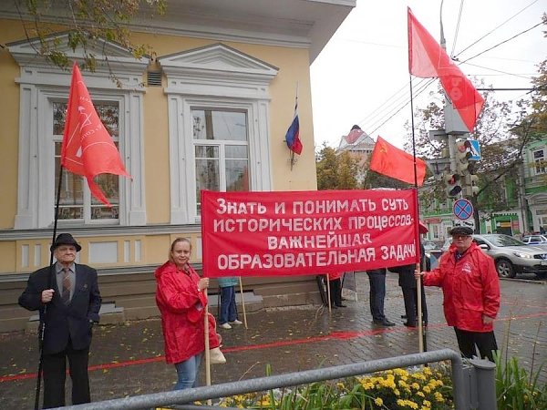 Пермь. Коммунисты провели пикет в защиту И.В. Сталина