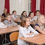 Крымские парламентарии провели для школьников республики единый урок, посвященный Дню Государственного герба и Государственного флага Республики Крым