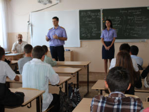 Работники севастопольской прокуратуры говорили со школьниками об экстремизме