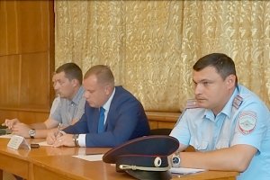 В Керчи прошла встреча граждан с руководством города, депутатом и полицейскими
