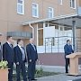 Губернатор-коммунист Вадим Потомский вручил ключи от квартир 11 сиротам