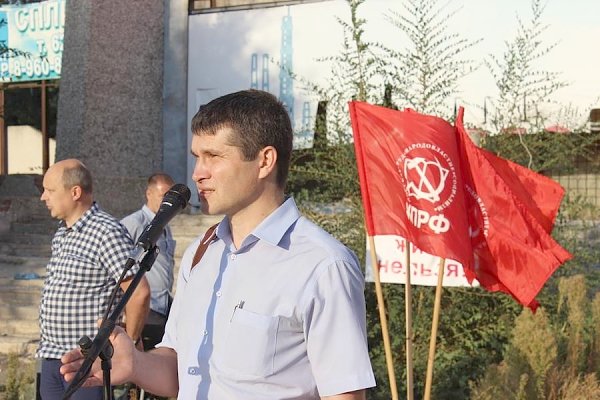 Волгоградские коммунисты провели митинг, посвященный проблемам города