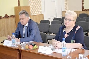 Первый вице-спикер крымского парламента Наталья Маленко избрана сопредседателем попечительского совета столичной школы №24
