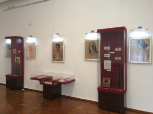 Евпаторийский краеведческий музей представил выставку портретов крымчанок начала XX века
