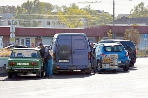 Власти Симферополя начинают борьбу с незаконными парковками у Центрального рынка