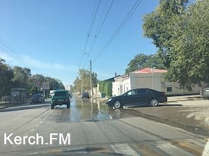 В Керчи на Свердлова — порыв водовода