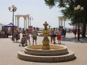 Из-за непогоды в Евпатории приостановили работу фонтанов