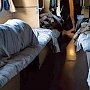 Люди, застрявшие на Керченской переправе, ночуют в ж/д вагонах