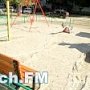 В Керчи из-за шторма с детских площадок улетает песок