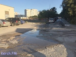 Водоканал Керчи приступил к устранению утечки на Блюхера