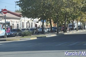 В Керчи на Шлагбаумской площади частично пропала разметка