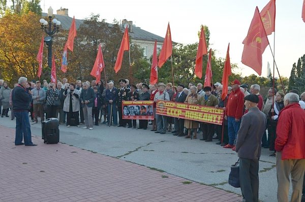 «Не забудем, не простим». Митинг севастопольских коммунистов, посвящённый расстрелу Верховного Совета