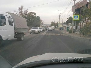 Лобовое столкновение двух авто на Петровской балке в Симферополе во второй раз за неделю остановило объезд на Ялту
