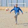 Севастопольские спасатели играют в пляжный мини-футбол