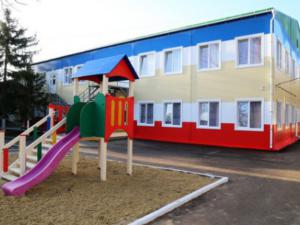 В Краснокаменке начали устанавливать модульный детский сад