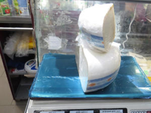 В Ялте ветеринарами изъято 6 кг домашнего сыра, которым торговали без документов